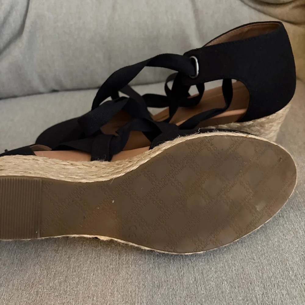 Vionic Kaitlyn Women's Wedge Orthotic Sandal - Picture 3 of 6